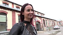 video страстная брюнетка предложила деньги от незнакомца sex