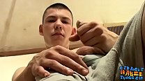 video молодой гетеросексуальный бандит купер ривз дрочит его член пока sex