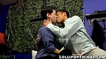 video робби энтони засовывает свой большой член в очко тощего твинка sex