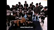 video 1 девушка 25 парней в гэнгбэнге sex