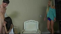 video カルメンモネは継母のジェナムーアが彼女のbfを吸っているのを捕まえた sex