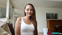 video когда моя сводная сестра сабрина приехала домой на летние каникулы полная сцена на httpswwwkinkyfuckmilycom sex
