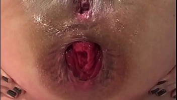 video お尻をたくさんあげたので裏返しになりましたお尻がすべて吹き飛ばされて唇が見えるまで拳が私を犯しているのを感じるのが大好きです私は壊れた雌犬です sex