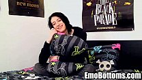 video этот сексуальный эмотвинкбрюнетка дрочит свой член sex