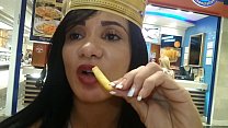 video я пошла перекусить в торговом центре зашла не в ту ванную и взяла это себе в задницу см больше в xv красном sex