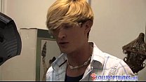 video リーヴォンはガブリエルを彼の道具で助けます sex