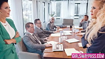 video зрелые дамы развлекаются лесбийским сексом на работе sex