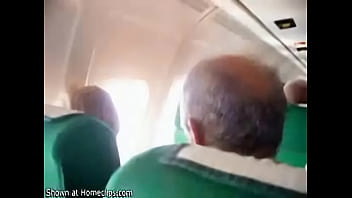 video 私の妻は飛行機で自慰行為をします sex