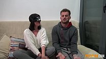 video парень из испанского телешоу думает что может заработать больше сверля киску sex