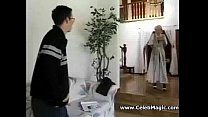 video 成熟した女性は若い男の子を手に入れました sex