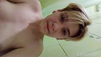 video безумная писающая принцесса юная экстремальная эрика сквиртует брызжет фонтанирует и жестко играет со своей милой sex