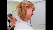 video 彼女のお尻をバスルームで犯される sex