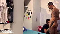 video uncle arrives from a trip and is cute with a friend sex