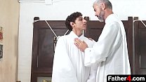 video 神権とそのクラスメートの間では少年は汚れた心を持ち笑顔で性的堕落の隅々を探求することをいとわないことはよく知られています sex
