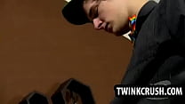 video два твинка сосут член перед аналом без презерватива sex