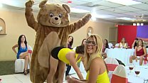 video танцующий медведь девичник с мужчинамистриптизершами с большим хуем в стиле над ними sex