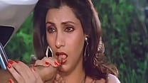 video セクシーなインドの女優ディンプルカパディアはコックのように親指を貪欲に吸う sex