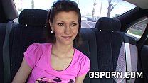 video два парня трахают шлюшку публично возле улицы sex