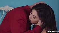 video セクシーな のベイビーブルックリングレイは彼女が何度も絶頂するまでデリックピアスの巨大なペニスに犯されるのを待っている彼女のすべての穴を手に入れる準備ができています sex