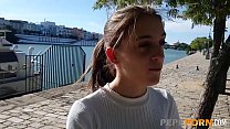 video невинная анита хочет устроить первый тройник с двумя молодыми парнями sex