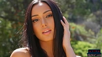 video великолепная экзотическая и стройная модель playboy раздевается со стриптизом на улице sex