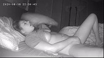 video грудастая юная дочка изо всех сил пытается кончить перед сном скрытая камера sex