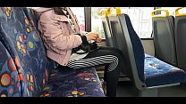 video f шел к автобусу а его отчим садился в автобус чтобы ехать домой в автобусе она начала класть руку на его член а sex
