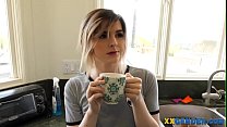 video трансблондинка получает сперму в рот и на лицо sex