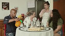 video вся большая семья муж кукол мать таларирует дочь а служница трахает всех emme white alessandra maia agatha sex