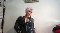 video зрелая русская сучкаблондинка эймипарадайз позирует и трахает себя большим дилдо у меня была бы такая мамочка sex