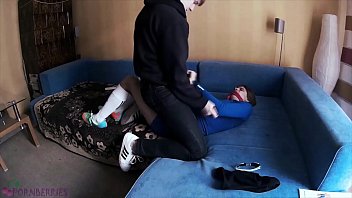 video злоумышленник в маске проник в квартиру молодого мальчика и совершил сексуальный акт ему sex