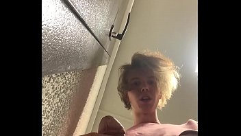 video мама моего друга трахается очень громко в жопу прямо за дверью я подслушиваю и кончаю sex