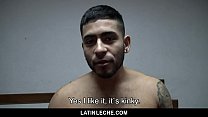 video извращенный мускулистый парень личо хочет повеселиться но ему нужны деньги за услуги latin leche sex