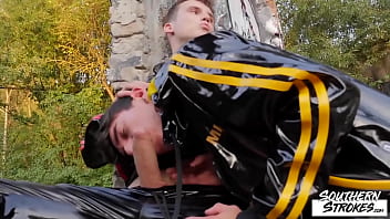 video прямому ебарю соблазняют его член на массаже sex