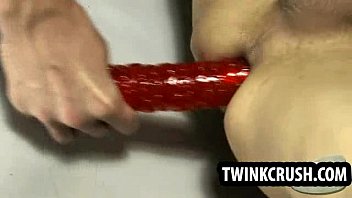 video 角質は彼のタイトなお尻におもちゃを持ってイケメンを縛った sex