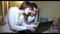 video сладкая юная красотка принимает жесткий паундер sex