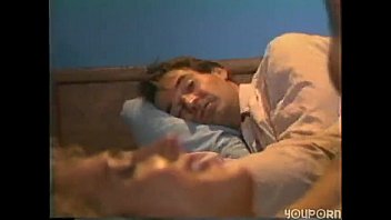 video das beste cuckoldvideo frau und freund ficken während ehemann versucht zu schlafen sex