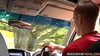 video стройные твинки на улице трахнули симпатичного связанного гея в горячем тройничке sex