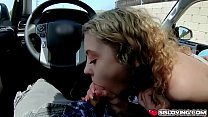 video худенькая сводная сестра дрочит и сосет член своего сводного брата sex