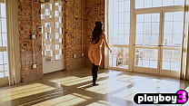 video невероятная миниатюрная модель лана джеймс дразнит большими сиськами в горячей фотосессии sex