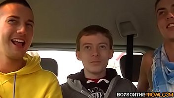 video школьникатвинка трахнули и отсосали в хардкорном тройничке в фургоне sex