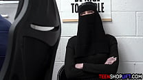 video молоденькая мусульманка далила дэй украла нижнее белье но была арестована полицейским из торгового центра sex