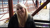 video молодую блондинку за деньги трогают и трахают в подземном переходе sex