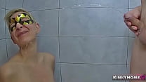 video 귀여운 소녀에 대한 오줌과 입으로 트리플 오줌 슬로우 모션 이상의 sex