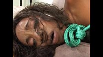 video 黒檀のティーンは肛門の黒い雄鶏を取ります sex