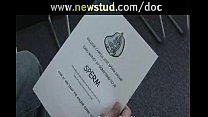 video docは衒学者のハーフパイント健康診断に侵入します sex