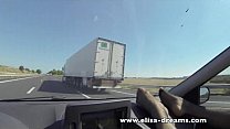 video 公共の場で点滅し車の中でセックス sex