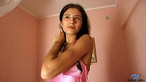 video 硬い乳首を持つ巨乳のティーンは自慰行為をします sex