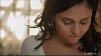 video натуральная юная красотка получила кримпай от большого белого члена sex