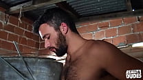 video fran наклоняется и gonzo трахает его тугое очко кончает на все его лицо reality dudes sex